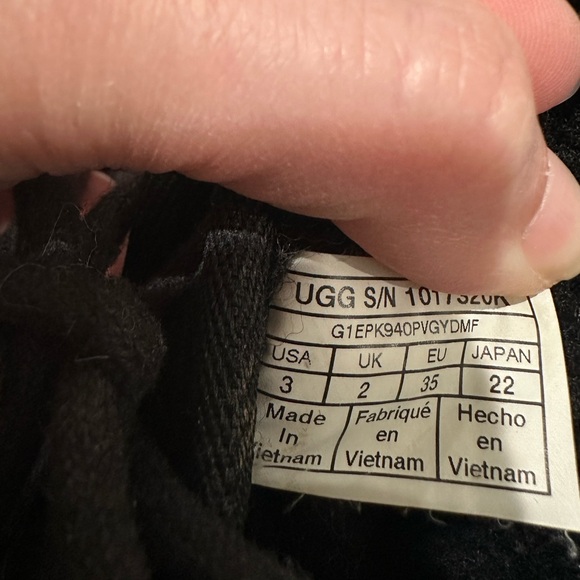 UGG neumel ii boots kids size US 3, used - Picture 4 of 4